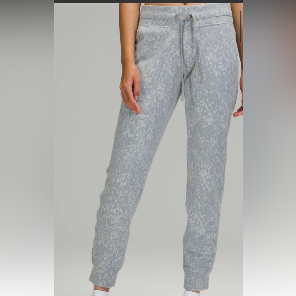 Lululemon Athletica Gray Patterned Joggers - Picture 4 of 4